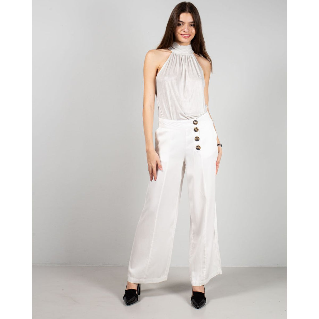 Sleeveless top with buttons at the back